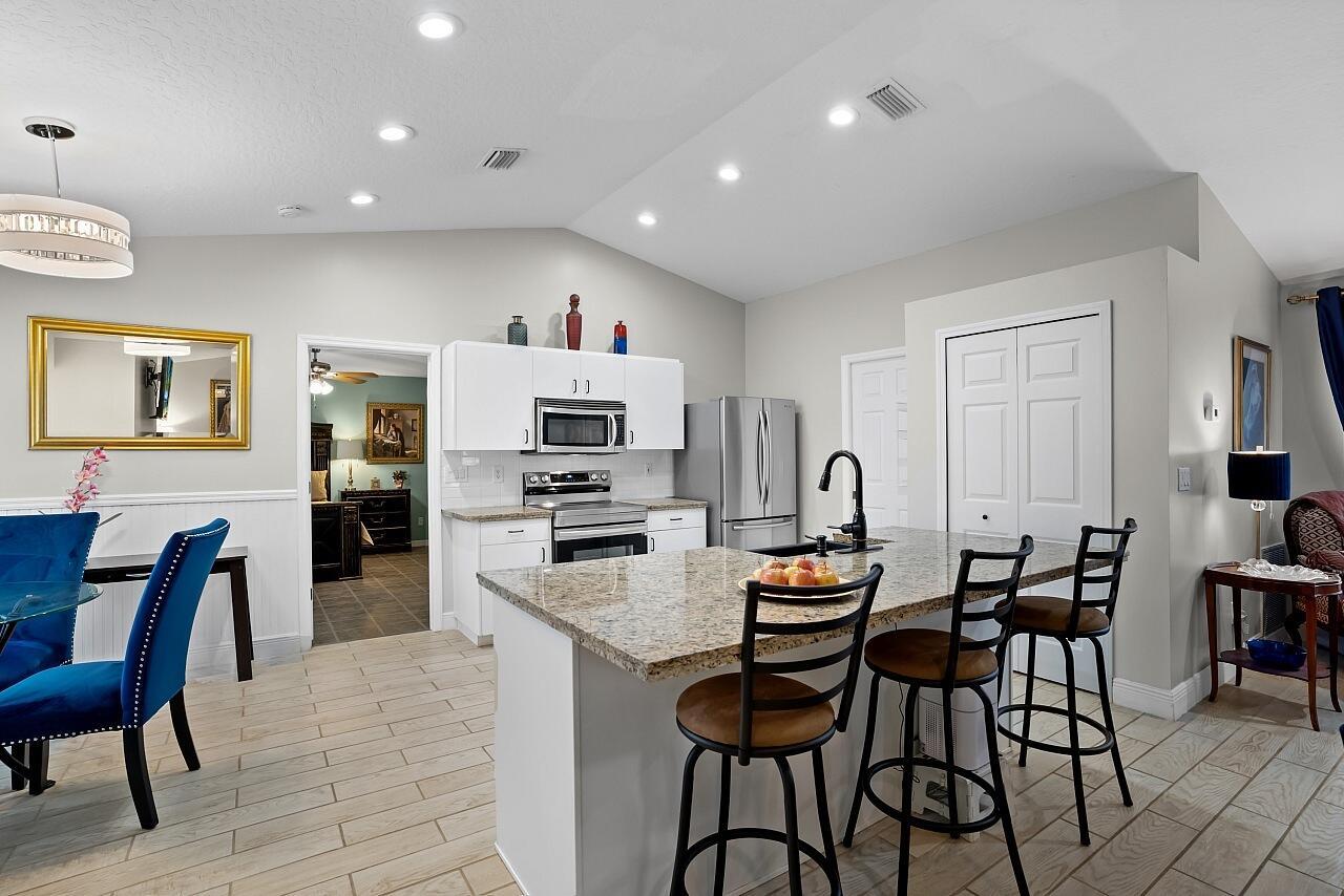 VERO LAKE ESTATES UNIT 5G - Residential