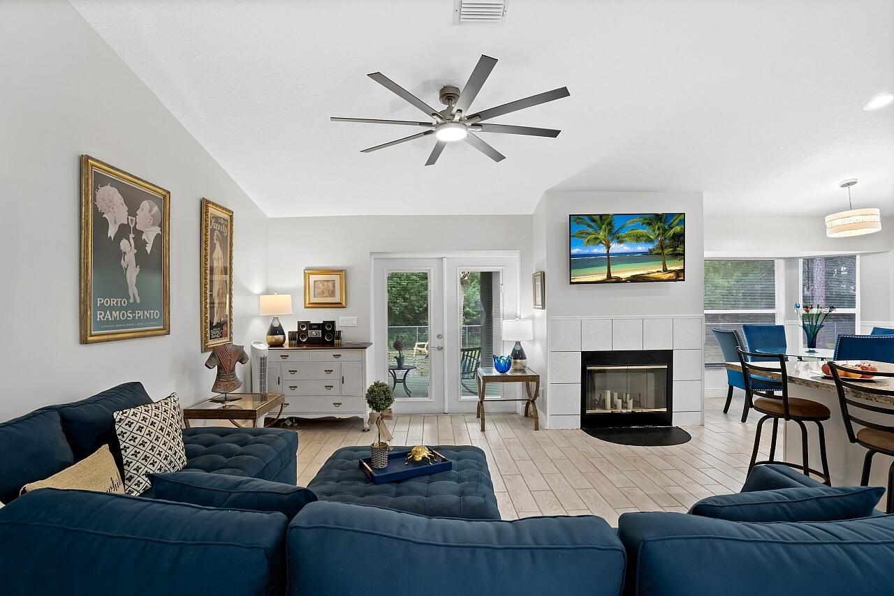 VERO LAKE ESTATES UNIT 5G - Residential