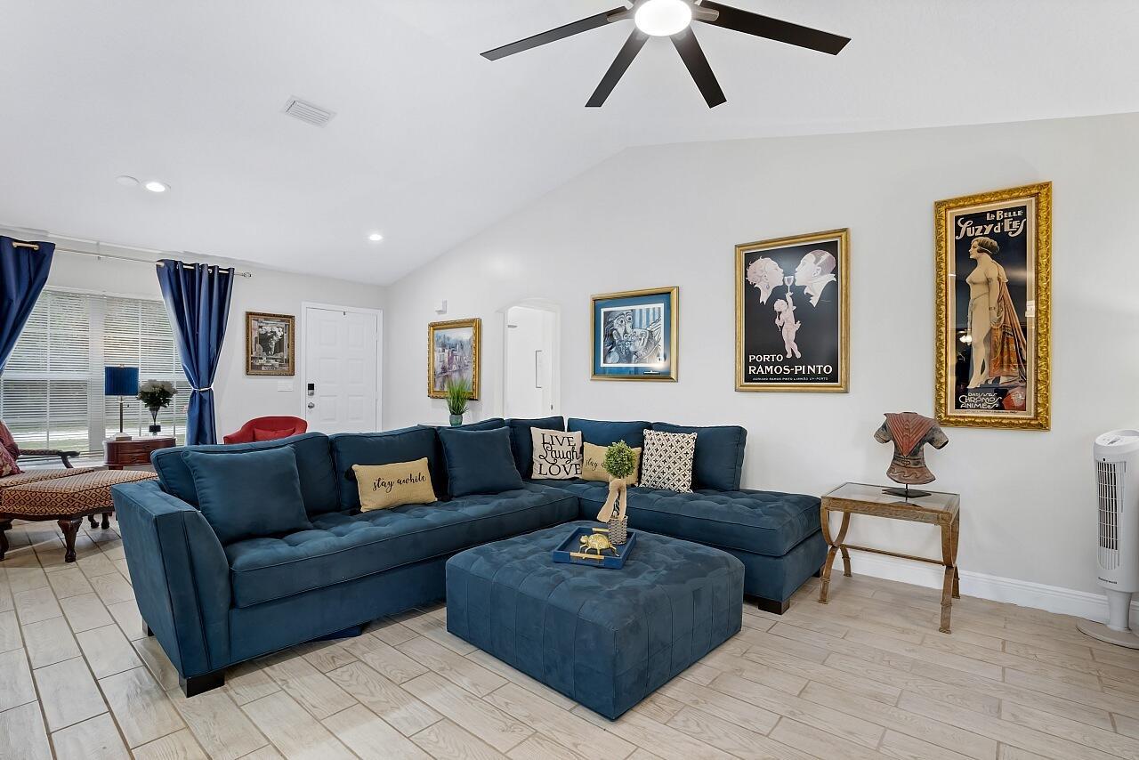 VERO LAKE ESTATES UNIT 5G - Residential