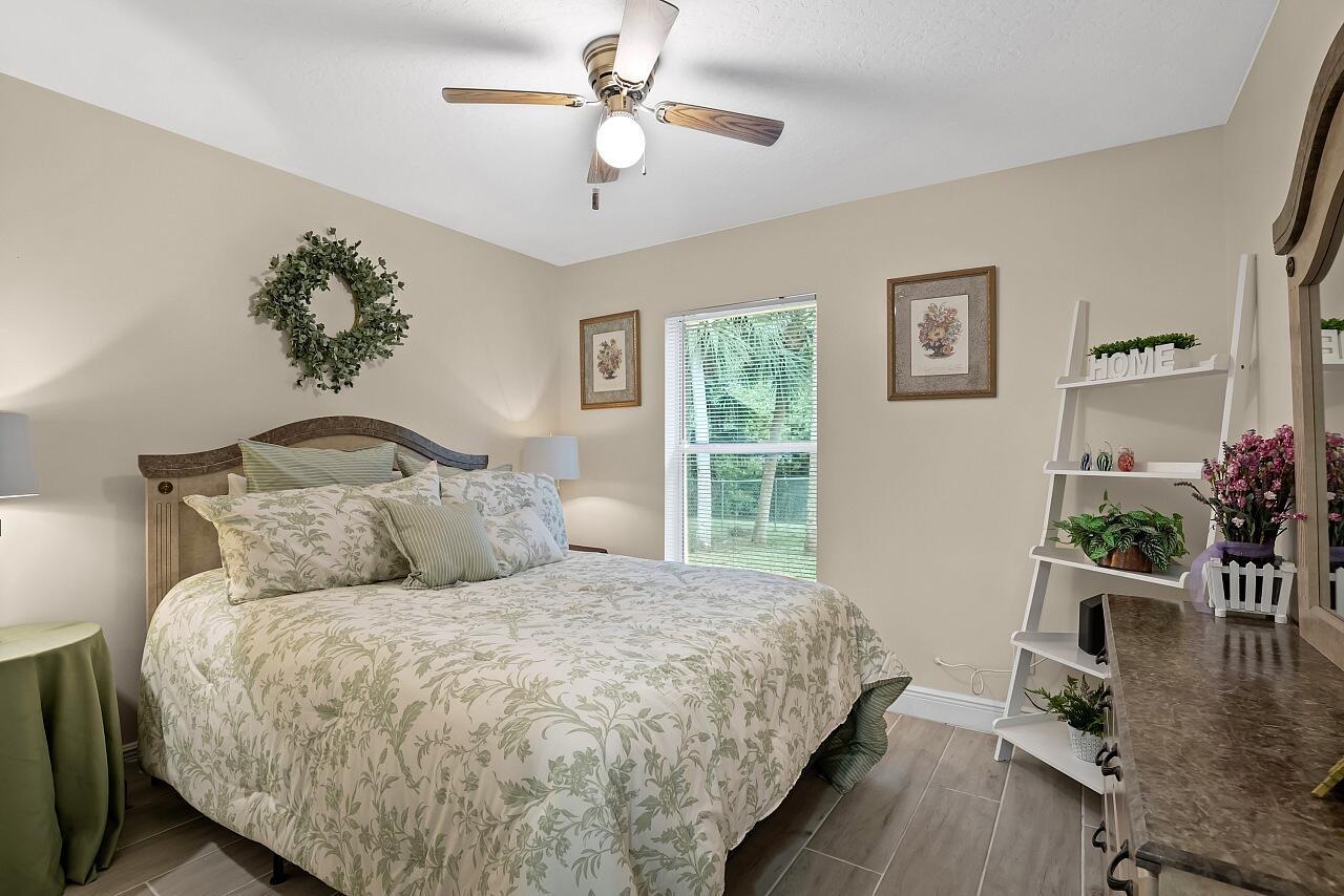 VERO LAKE ESTATES UNIT 5G - Residential