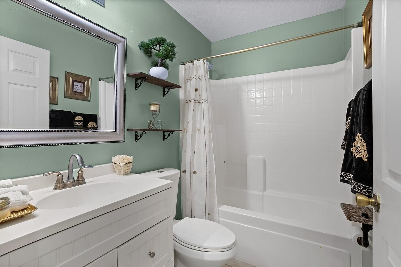 VERO LAKE ESTATES UNIT 5G - Residential