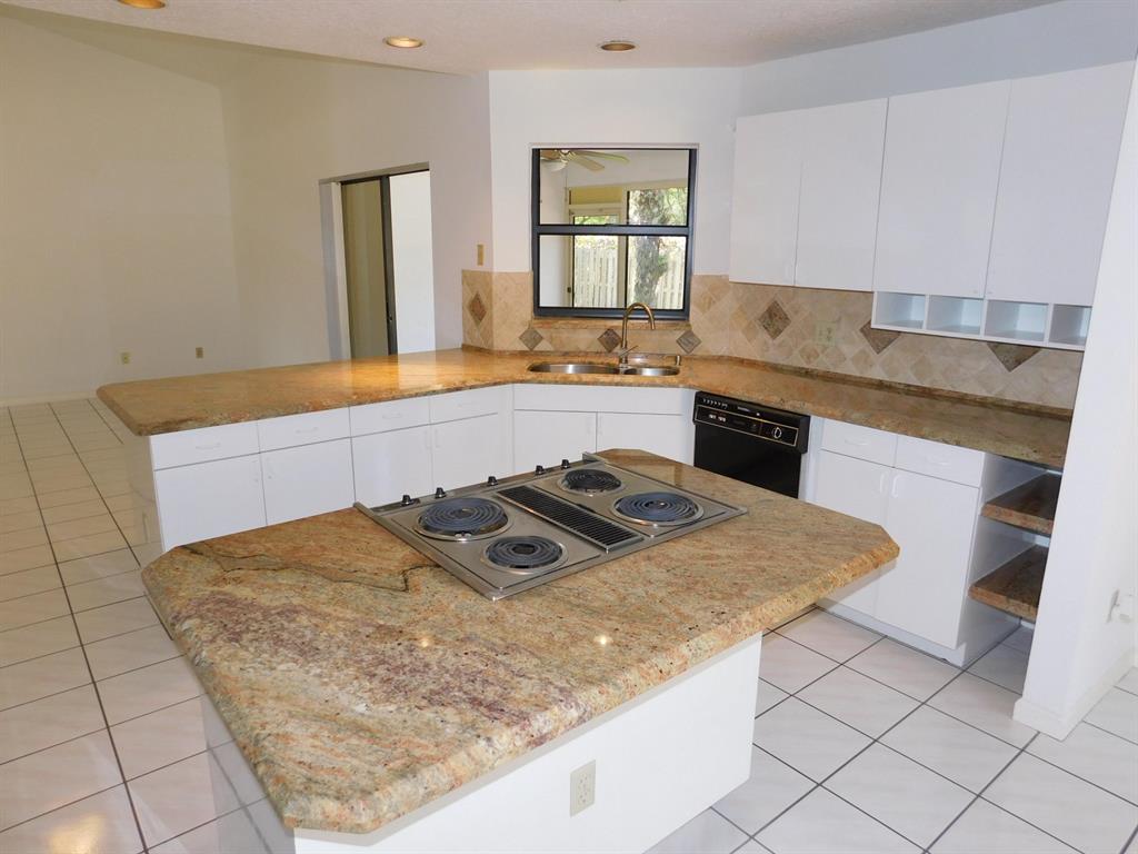 SUGAR POND MANOR OF WELLINGTON - Residential Lease