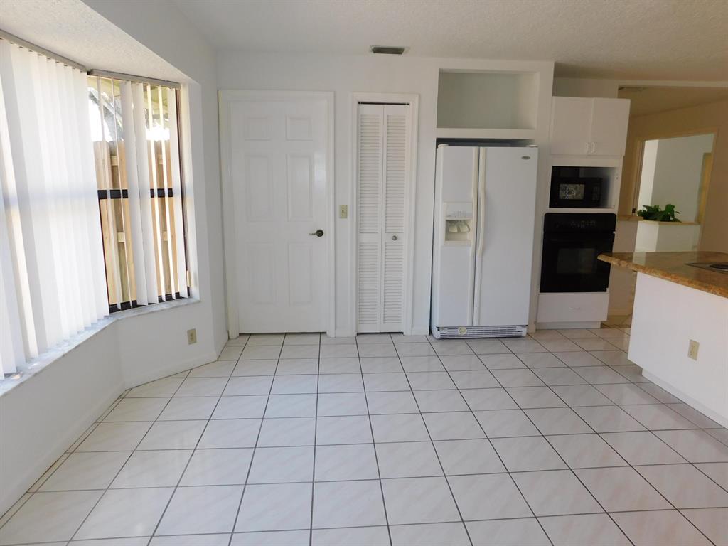 SUGAR POND MANOR OF WELLINGTON - Residential Lease