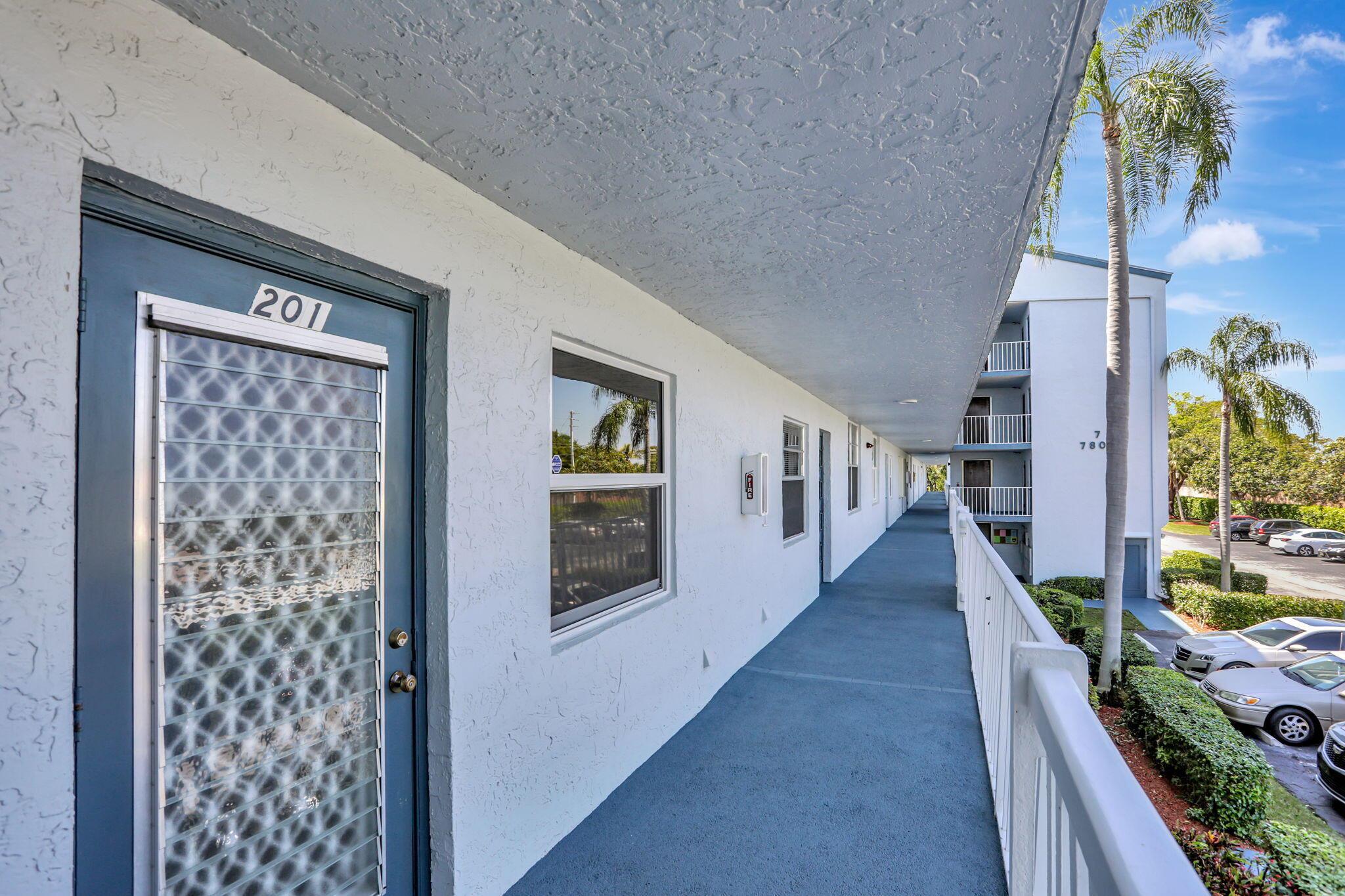 PALM SPRINGS 2 - Residential Lease