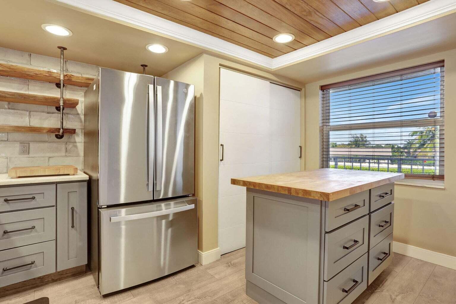 PALM SPRINGS 2 - Residential Lease