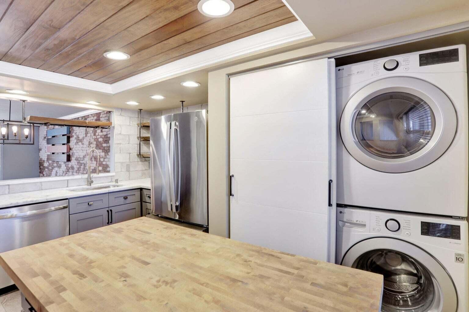 PALM SPRINGS 2 - Residential Lease
