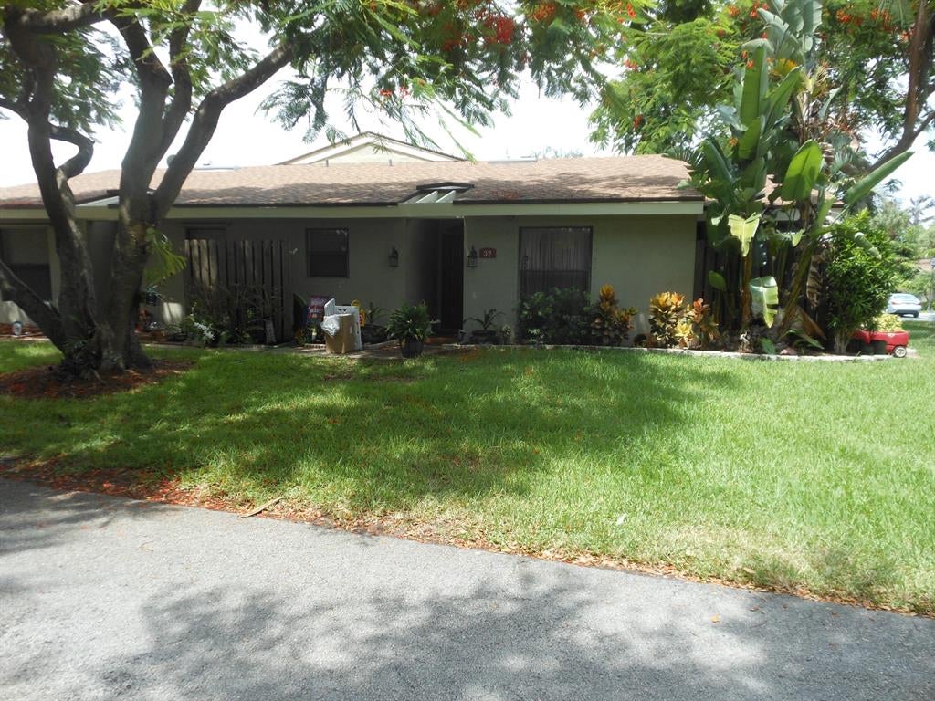Photo of 32 Meadows Drive Dr, Boynton Beach, FL 33436 (MLS # R10823605)