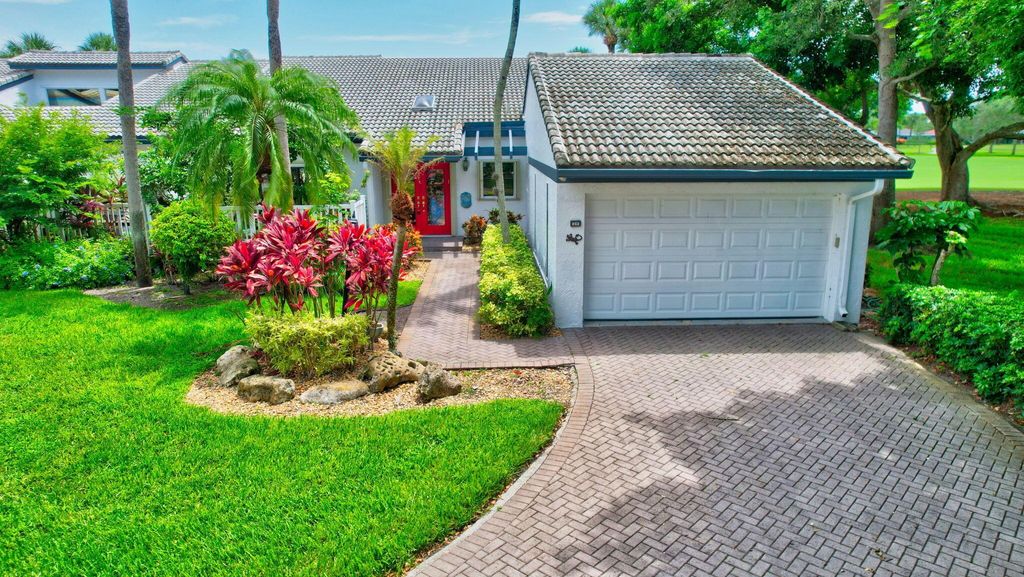 Photo of 29 Villa Lane, Boynton Beach, FL 33436 (MLS # R11014227)