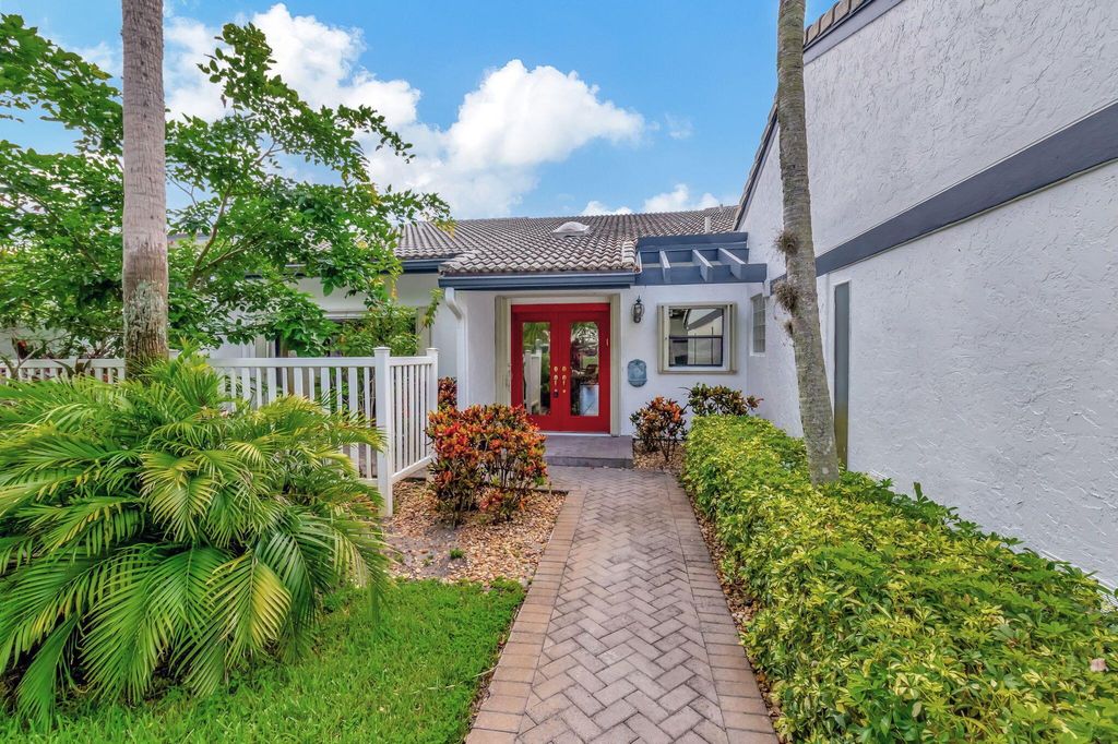 Photo of 29 Villa Lane, Boynton Beach, FL 33436 (MLS # R11014227)