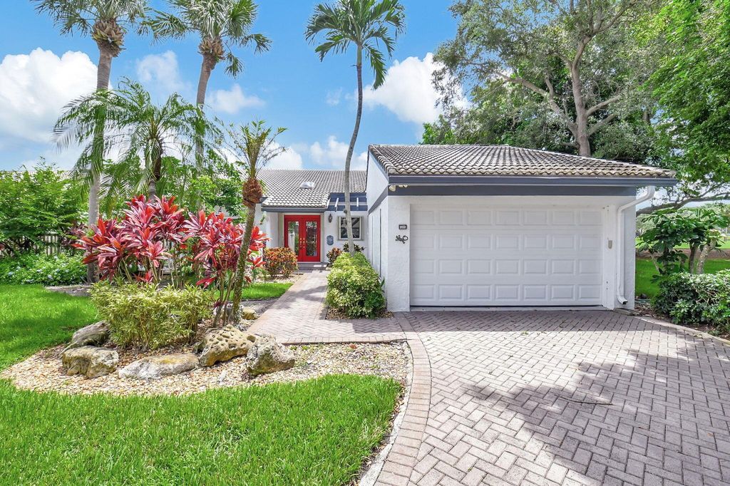 Photo of 29 Villa Lane, Boynton Beach, FL 33436 (MLS # R11014227)