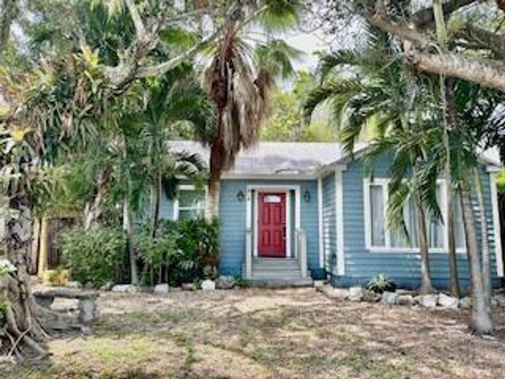 Photo of 304 SE 3rd Avenue, Delray Beach, FL 33483 (MLS # B26003952)