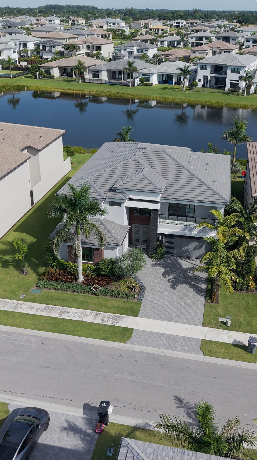 9515 ROYAL WOODS Manor