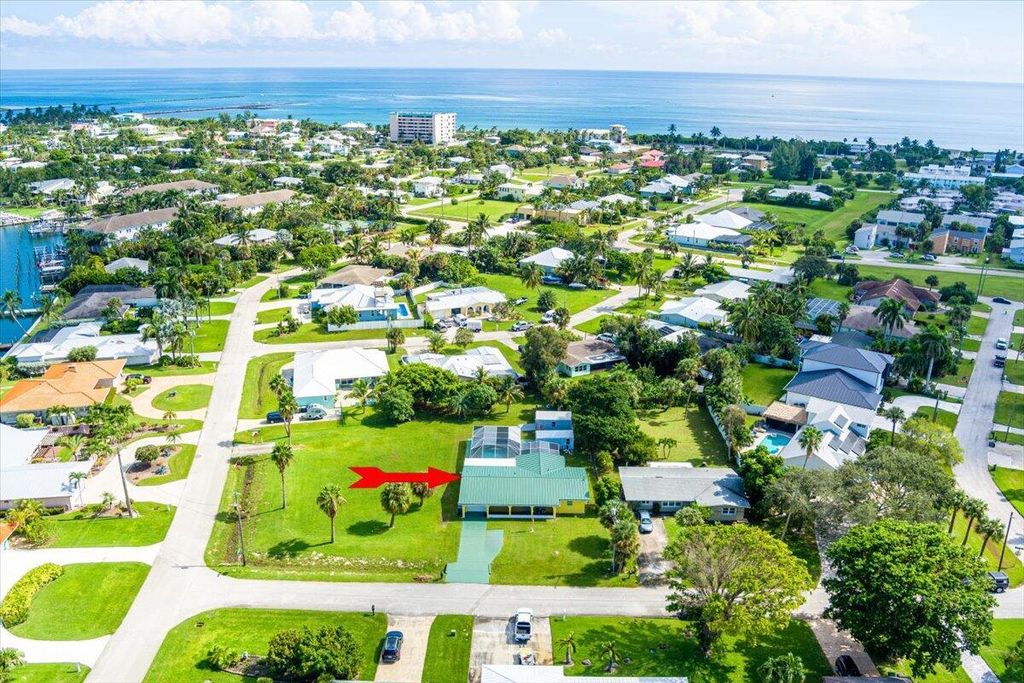 Photo of 606 Tradewinds Avenue, Fort Pierce, FL 34949 (MLS # R11026505)