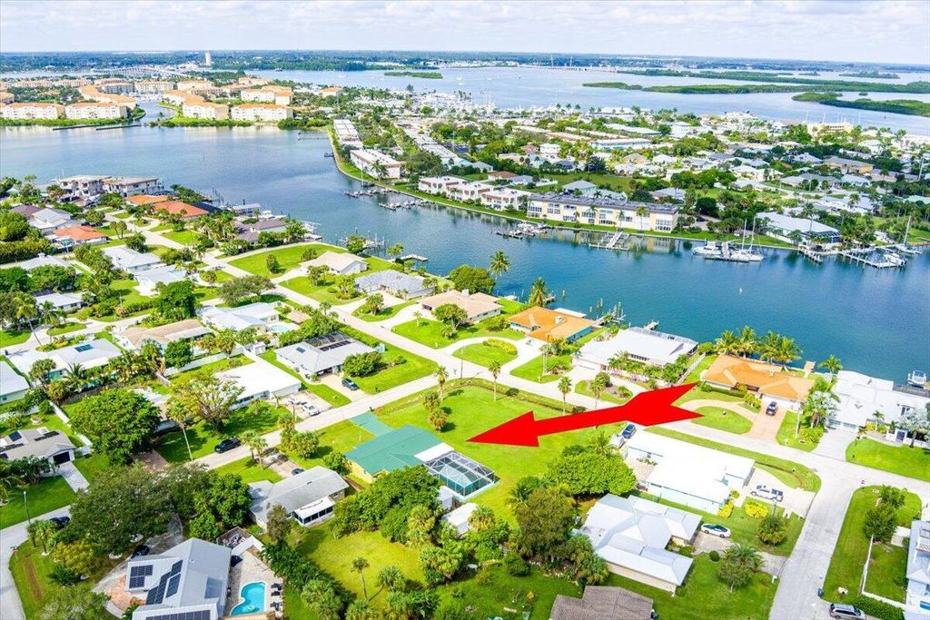 Photo of 606 Tradewinds Avenue, Fort Pierce, FL 34949 (MLS # R11026505)