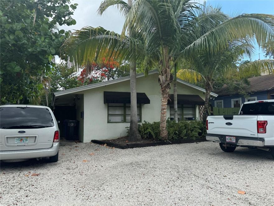 GREAT LOCATION! ONE UNIT IS A 2/2 ONE UPDATED BATHROOM FENCED YARD. NEWER ALUMINUM ROOF BACK UNIT IS A 2/1. THIS ALSO INCLUDES THE PROPERTY TO THE EAST 711 WEST LAS OLAS. THE WILL COMBINE TWO PROPERTIES.  A DUPLEX AND A SINGLE FAMILY HOME. THE PROPERTY IS ZONED RAC-AS711 IS A HISTORICAL HOME THAT WAS BUILT IN 1924. THE OWNER WILL NOT SELL SEPARATE.