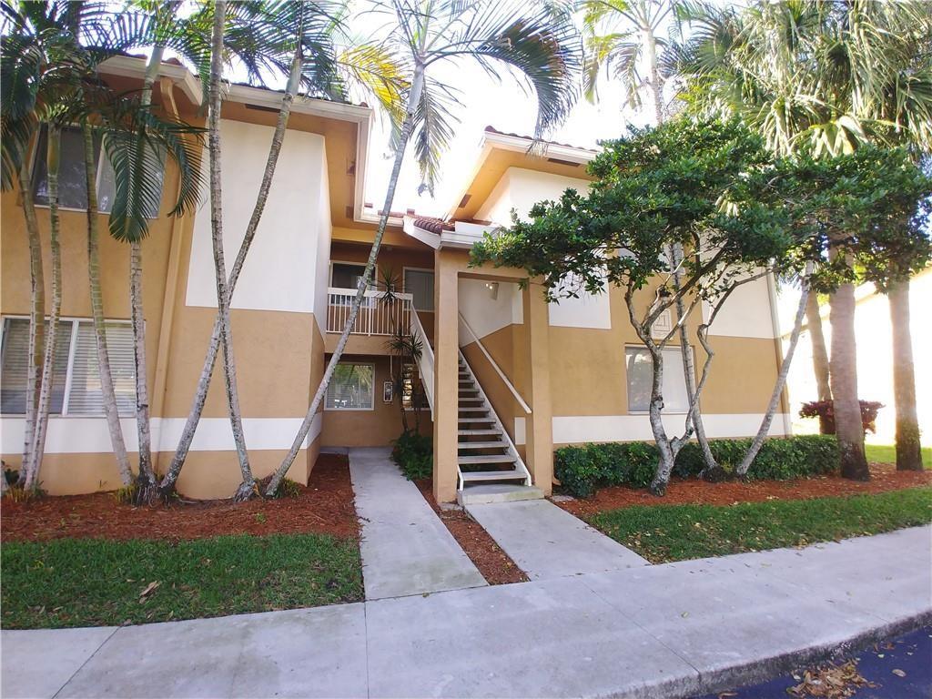 BEAUTIFULLY RENOVATED FIRST FLOOR, 2/2 LAKE FRONT CONDO UNIT IN THE SOUGHT AFTER COMMUNITY OF THE COLONNADES IN PLANTATION. FULLY SCREENED PATIO LOOKING OVER A GORGEOUS LAKE. NEW KITCHEN APPLIANCES. FULL WASHER AND DRYER IN UNIT. ENJOY THE WELL MAINTAINED COMMUNITY POOL AND TENNIS COURTS. 2 PARKING SPOTS. THIS LOVELY UNIT IS LOCATED RIGHT ACROSS FROM CENTRAL PARK. FIRST, LAST AND SECURITY TO MOVE IN . 650+ CREDIT SCORE/NO EVICTIONS.