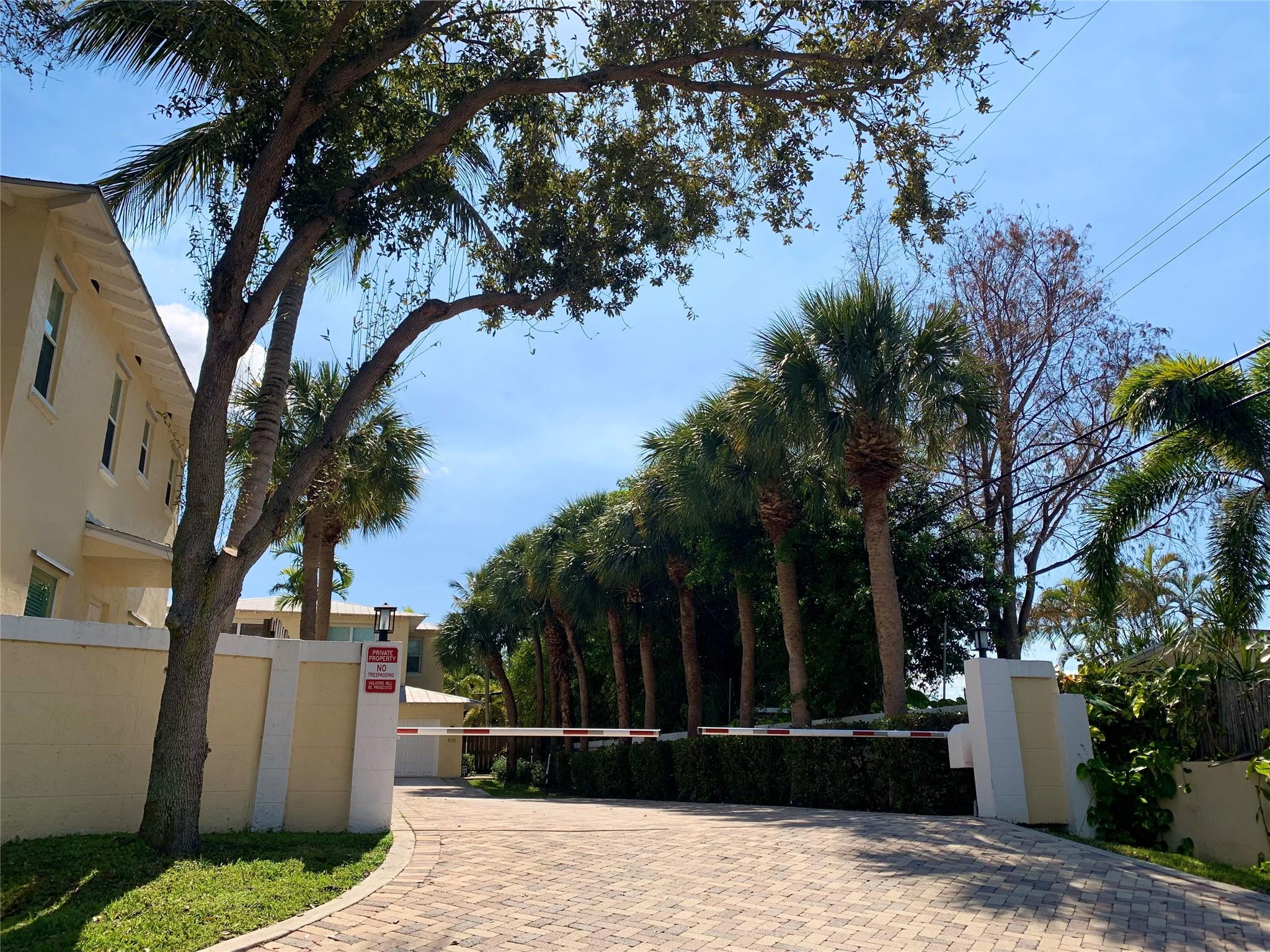 Old Florida Bungalow - Residential