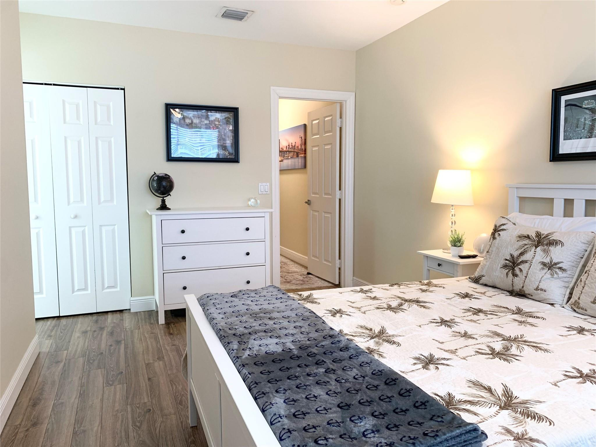 Old Florida Bungalow - Residential