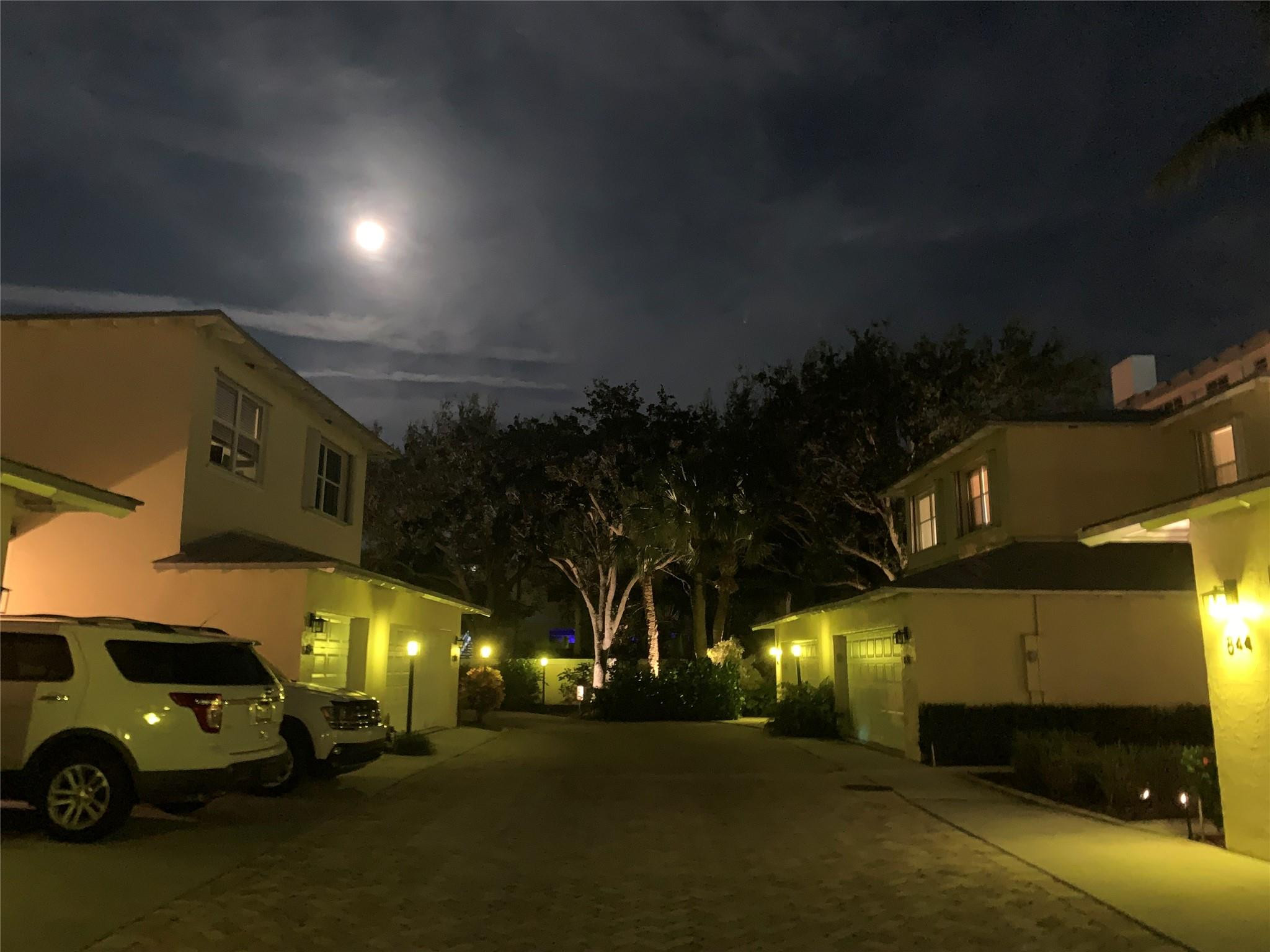 Old Florida Bungalow - Residential