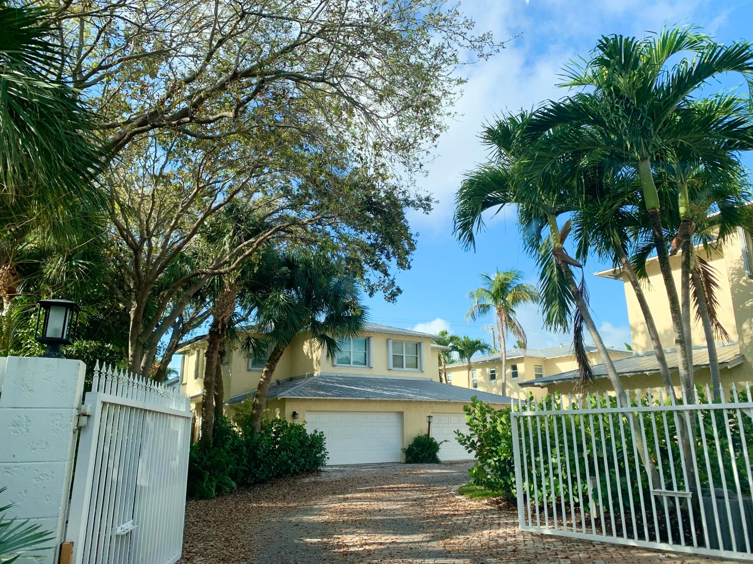 Old Florida Bungalow - Residential