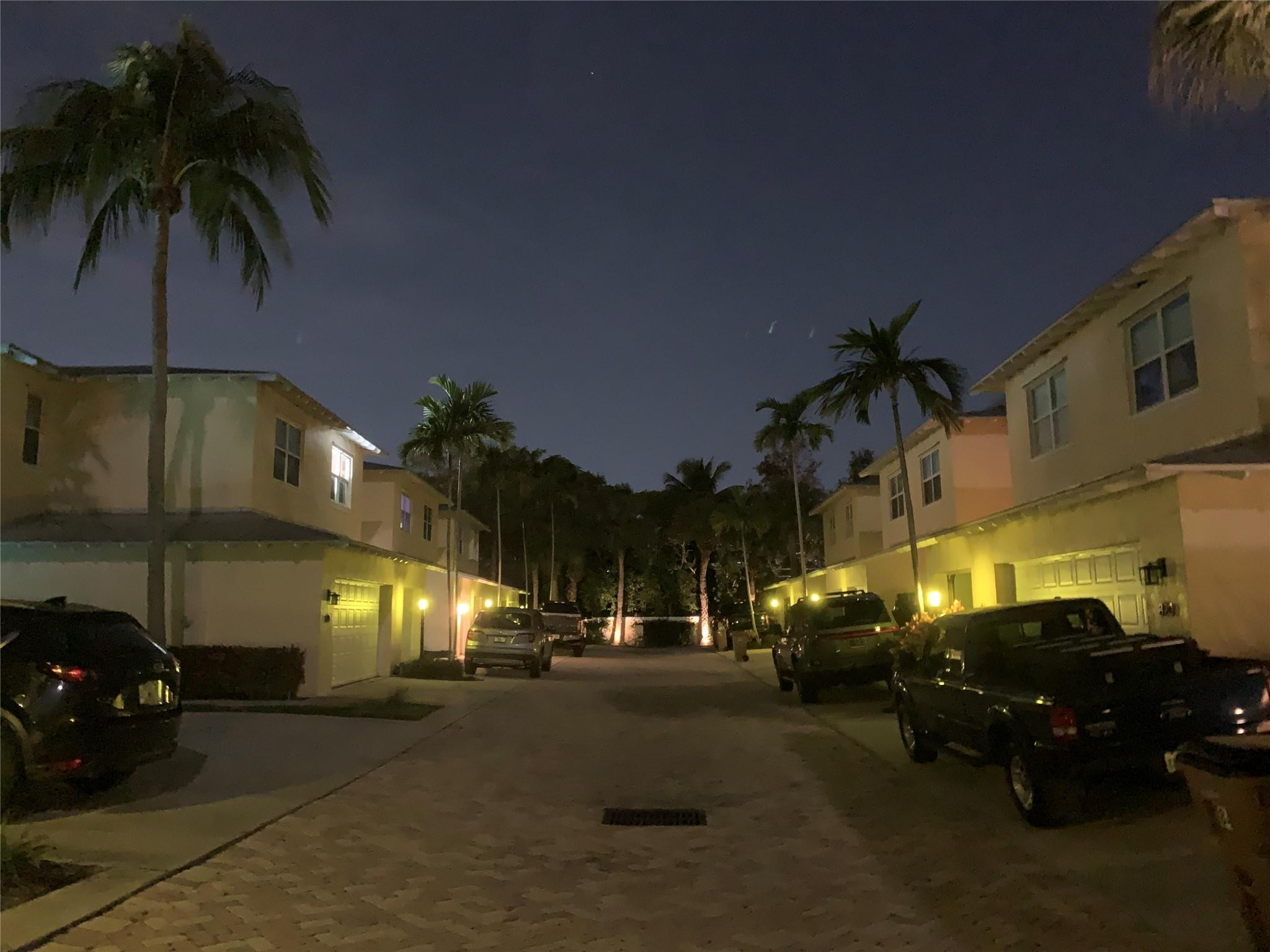 Old Florida Bungalow - Residential