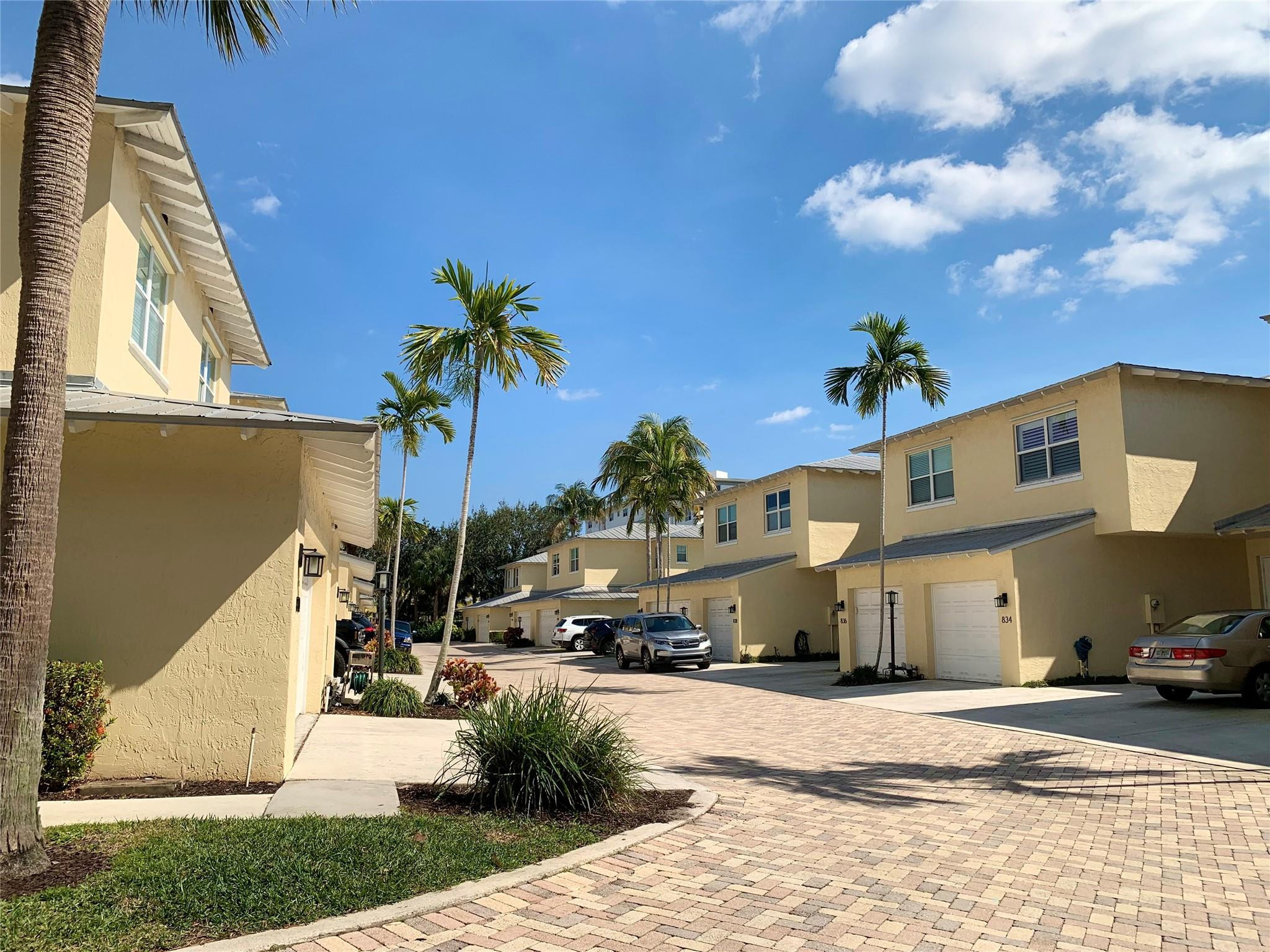 Old Florida Bungalow - Residential