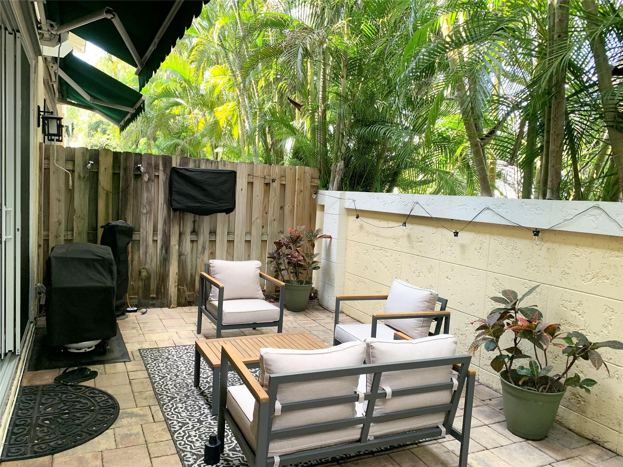 Old Florida Bungalow - Residential