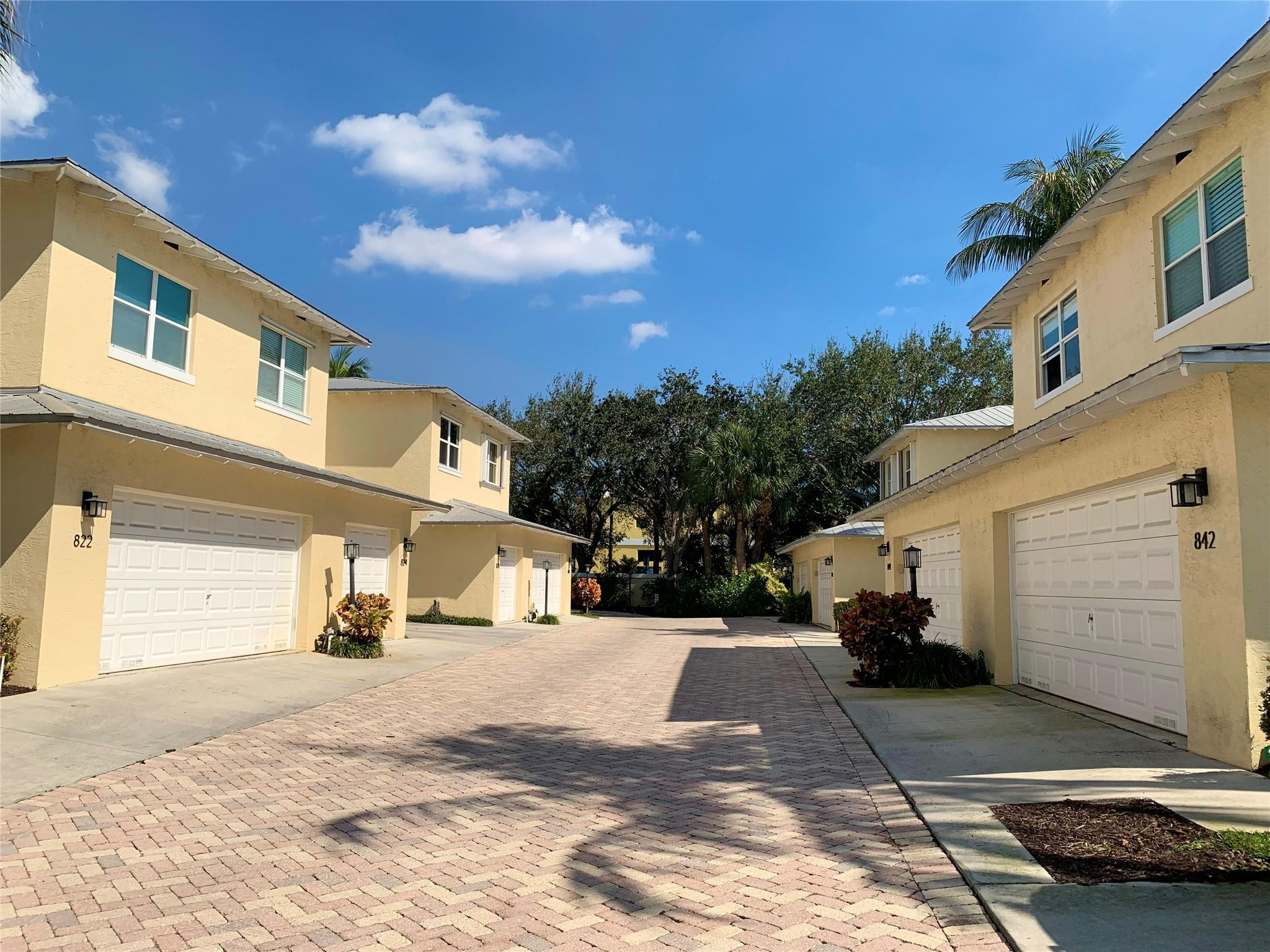 Old Florida Bungalow - Residential