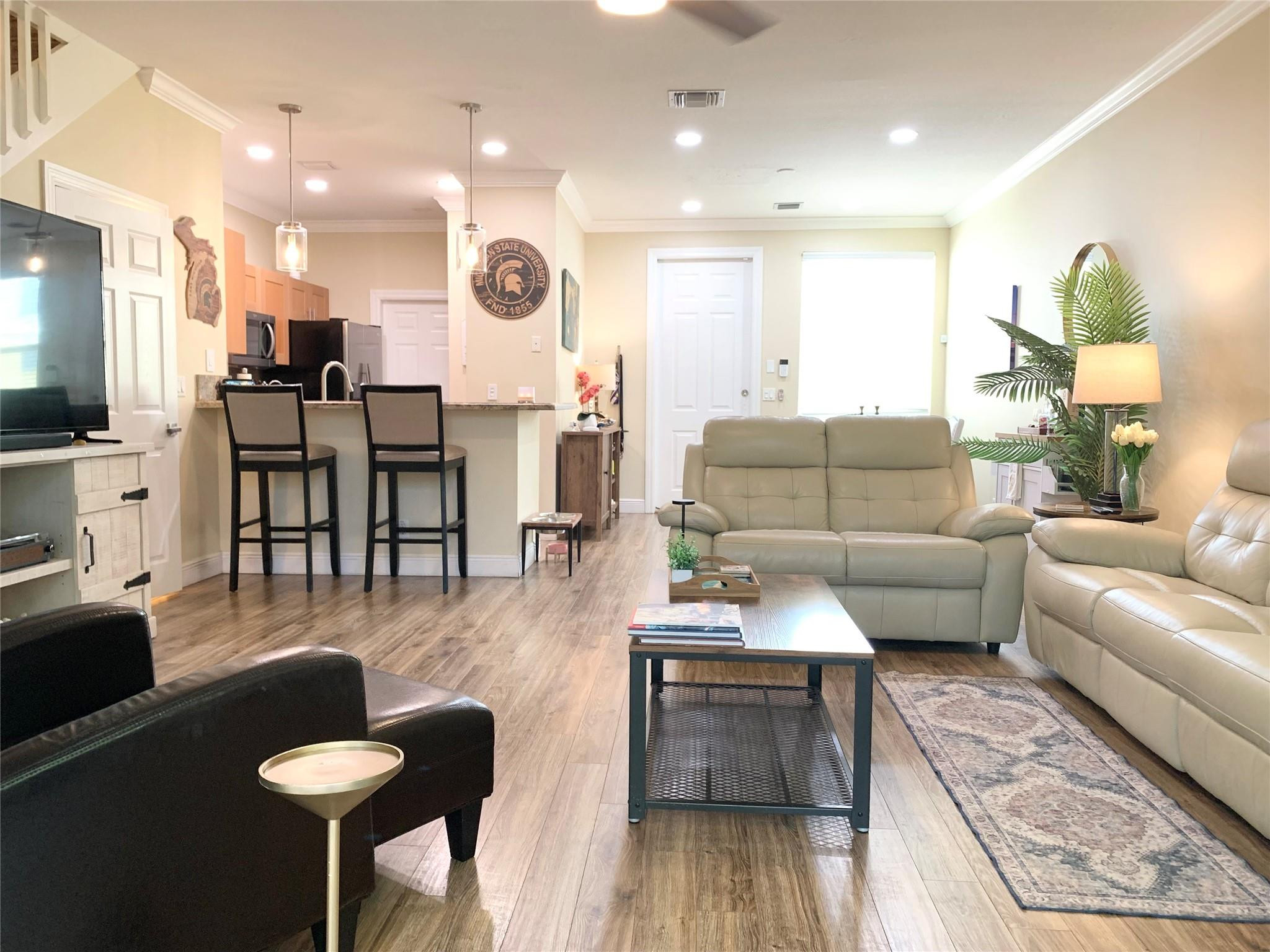 Old Florida Bungalow - Residential