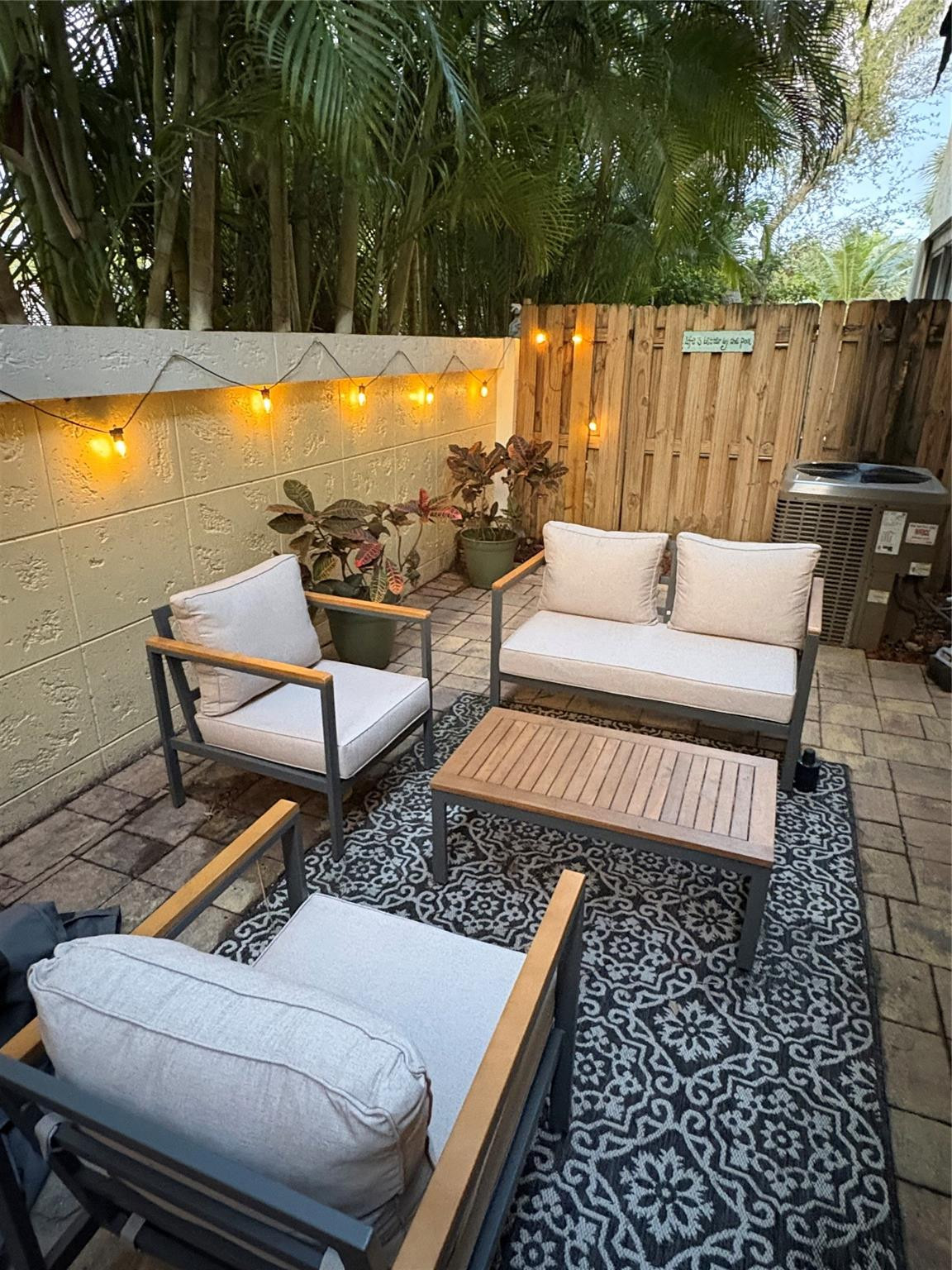 Old Florida Bungalow - Residential