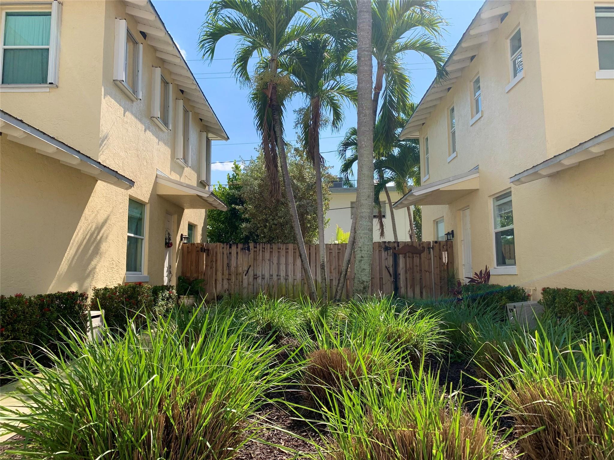 Old Florida Bungalow - Residential