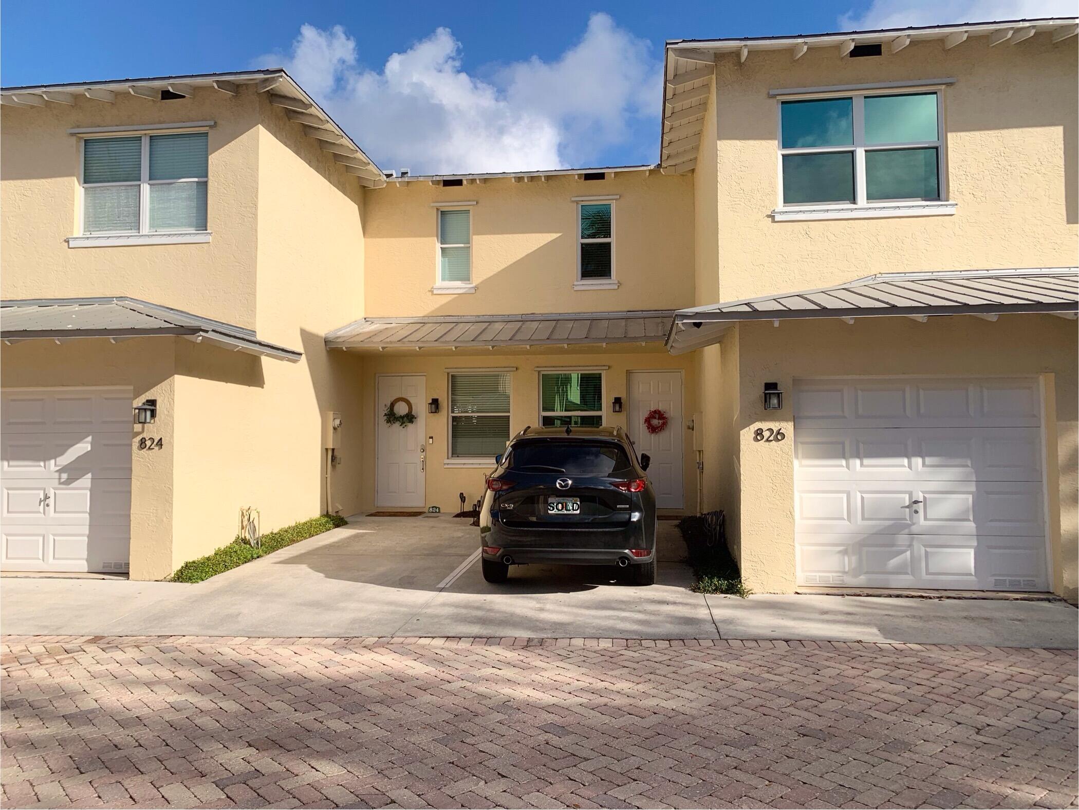Old Florida Bungalow - Residential