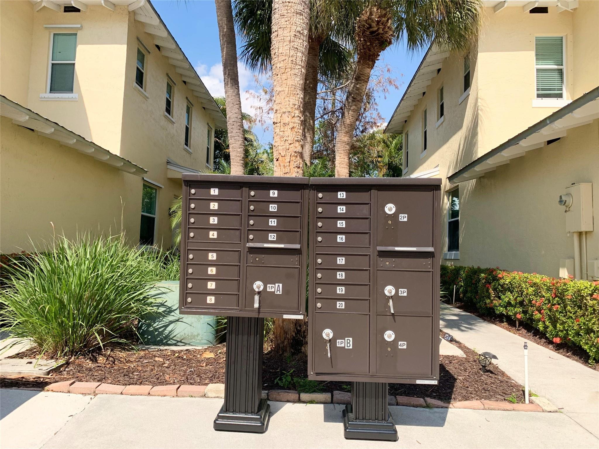 Old Florida Bungalow - Residential