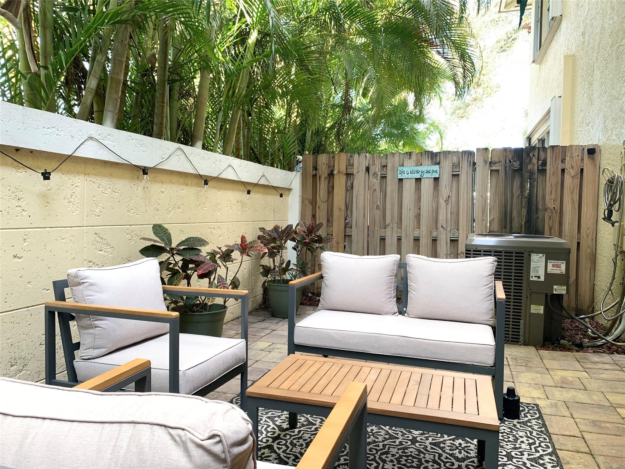 Old Florida Bungalow - Residential