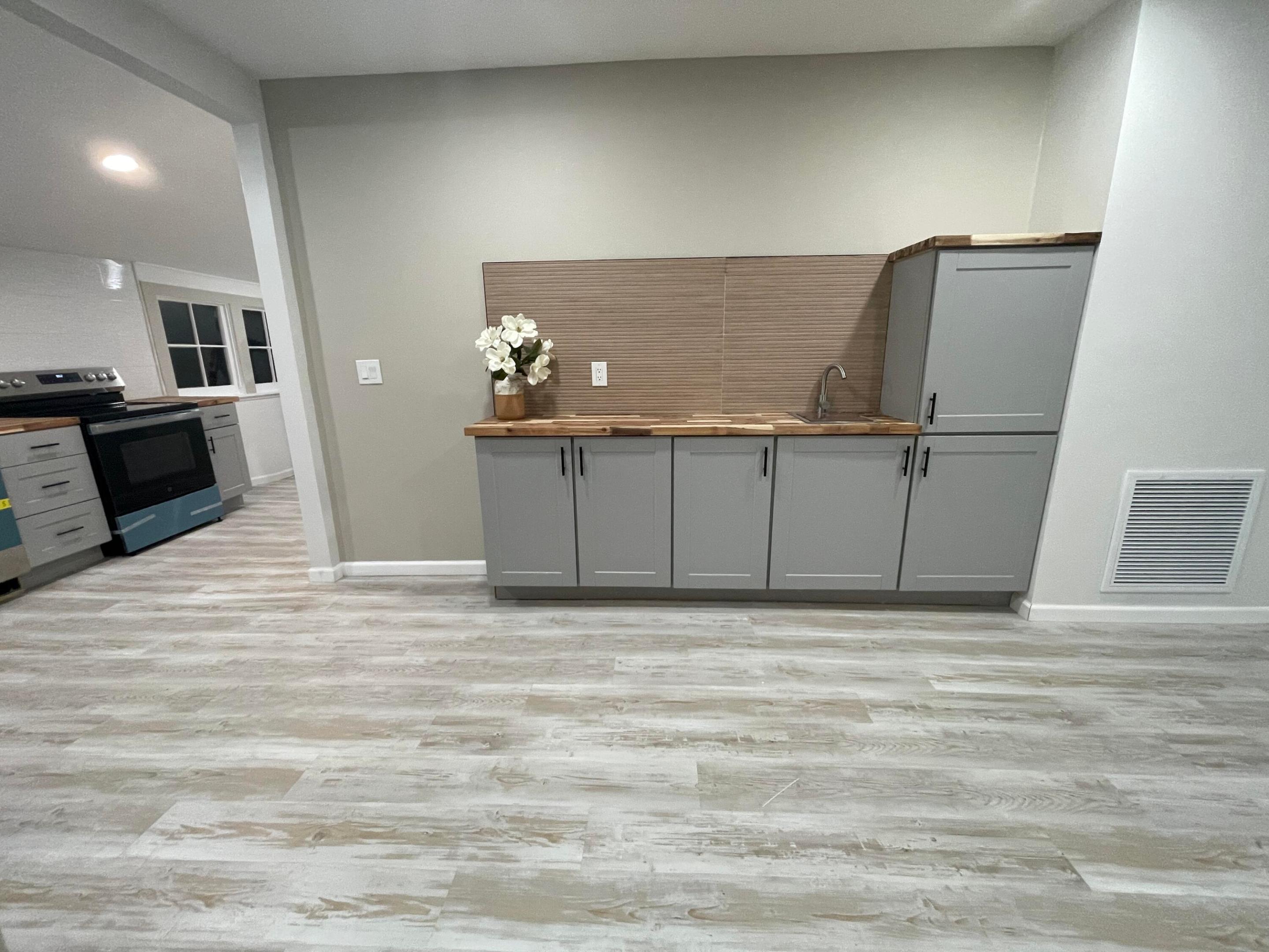 PALM LAKE PARK - Residential