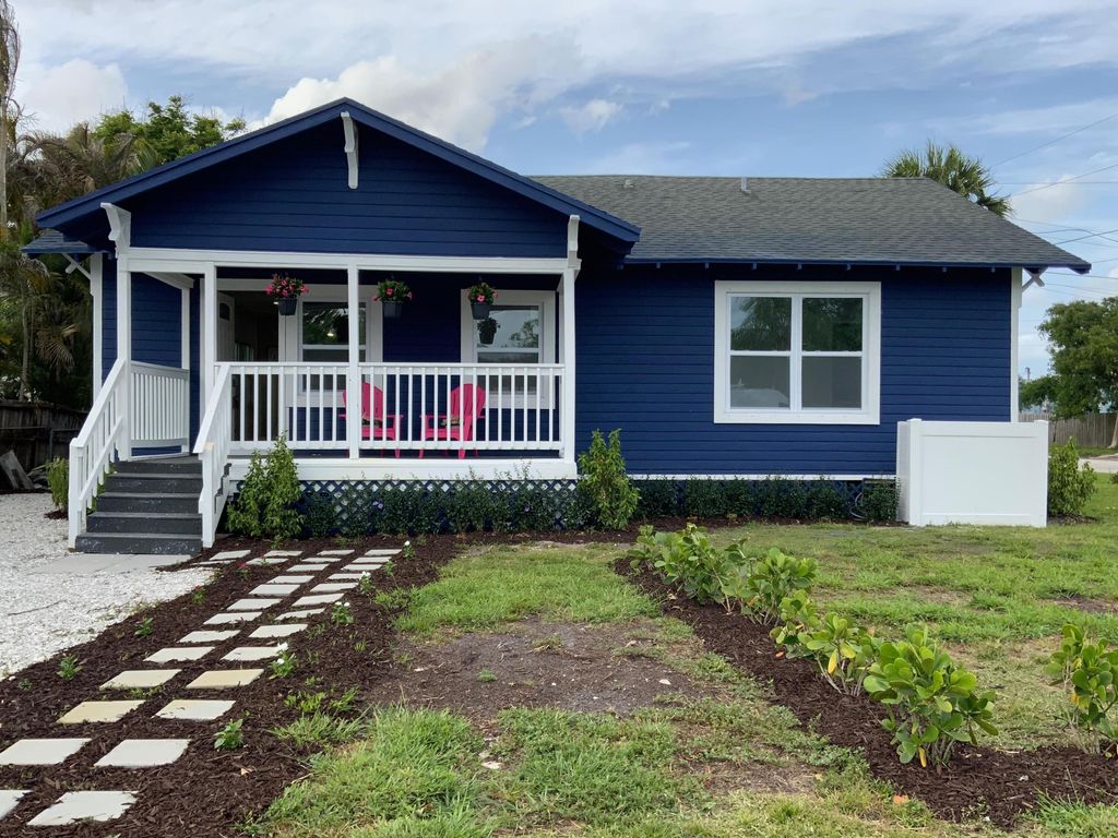 Photo of 1566 NW 9th Avenue, Stuart, FL 34994 (MLS # B26024556)