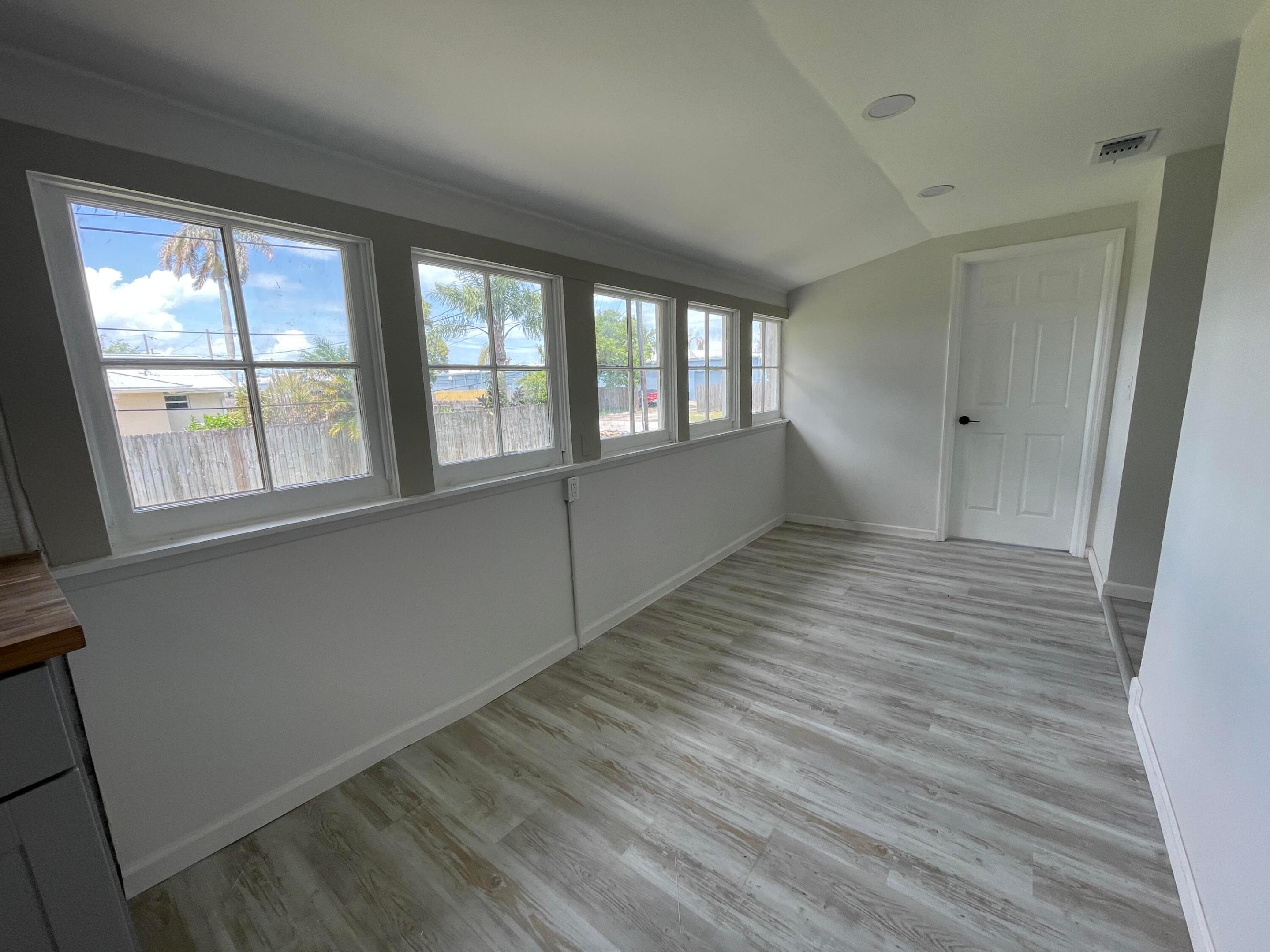 PALM LAKE PARK - Residential