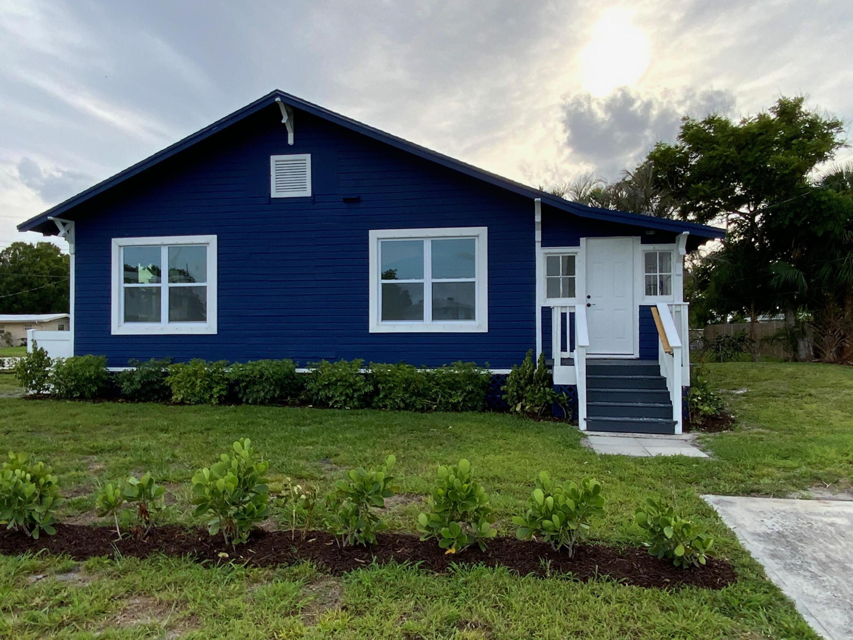 PALM LAKE PARK - Residential