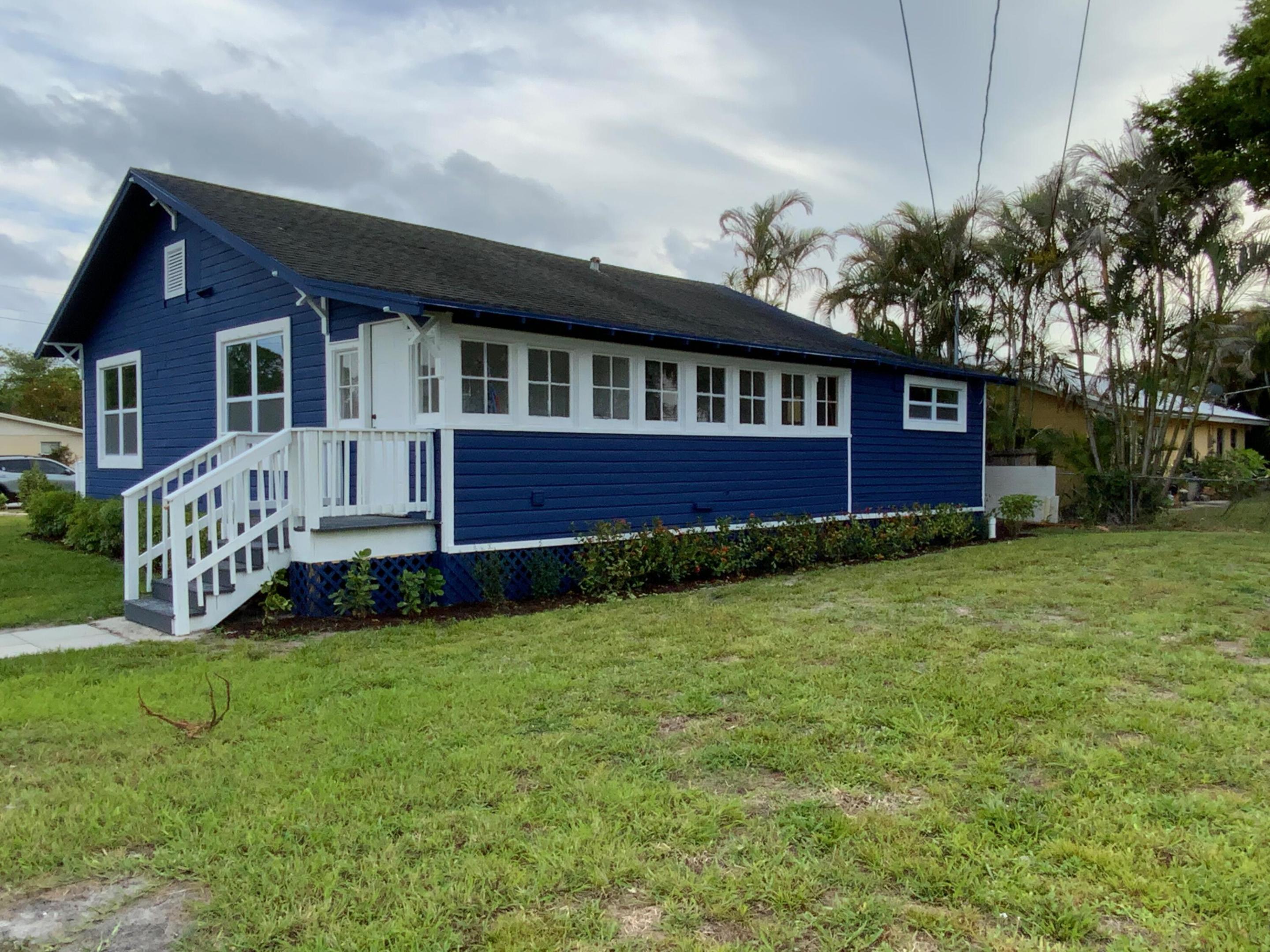 PALM LAKE PARK - Residential