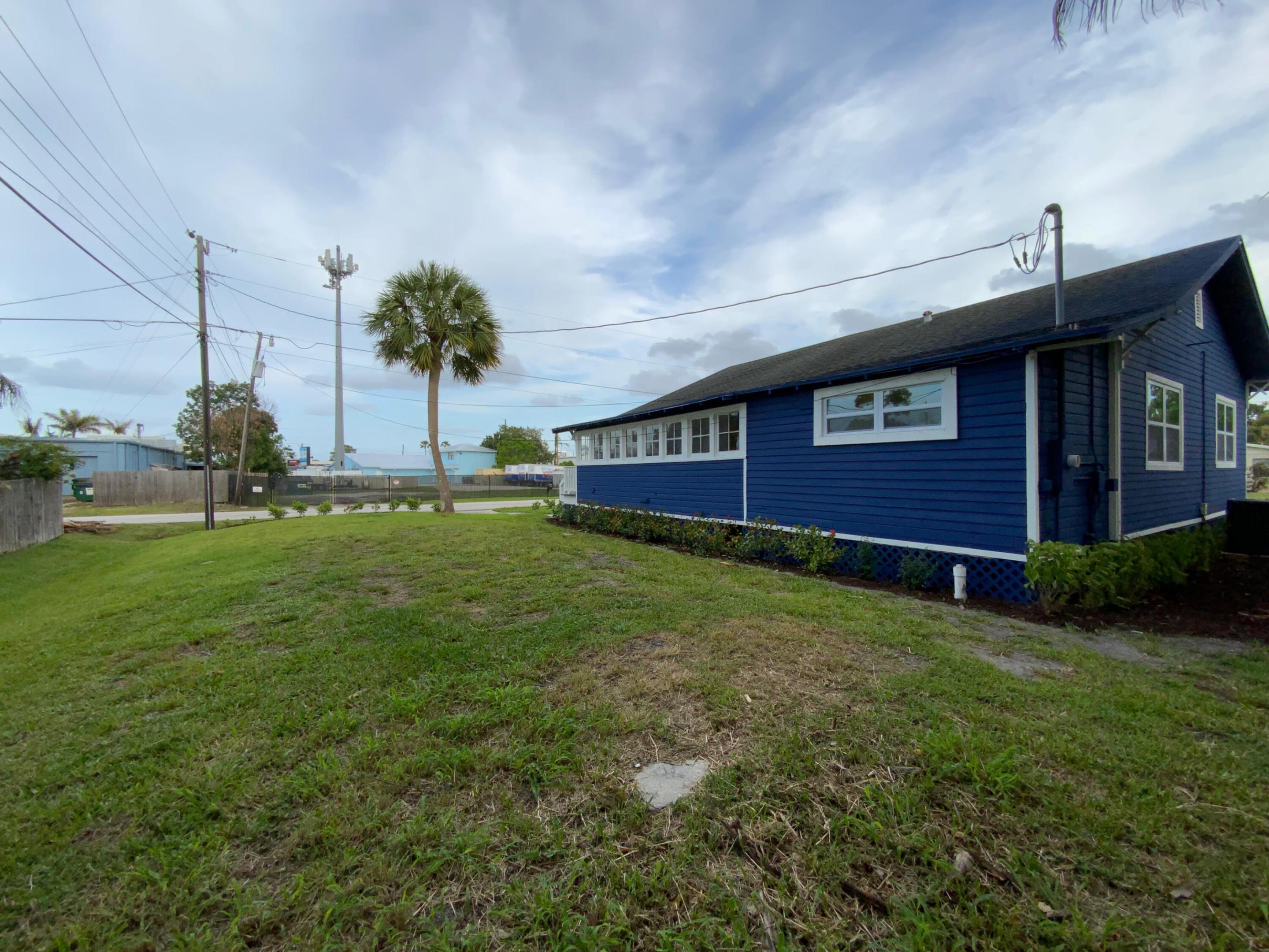 PALM LAKE PARK - Residential
