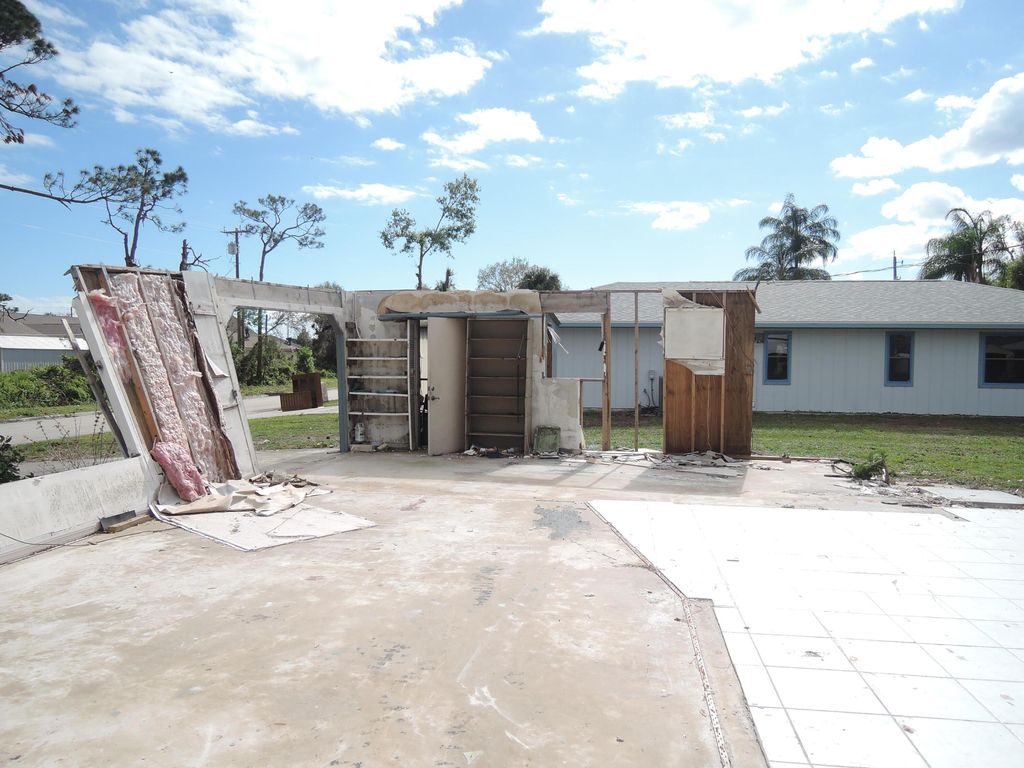 Photo of 5411 Eastwood Drive, Fort Pierce, FL 34951 (MLS # R11063627)