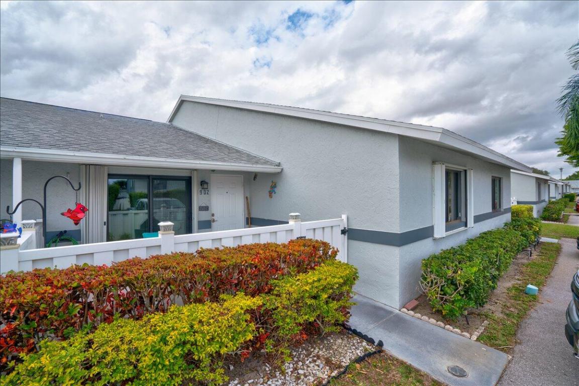 ARBOURS OF THE PALM BEACHES CONDO - Residential