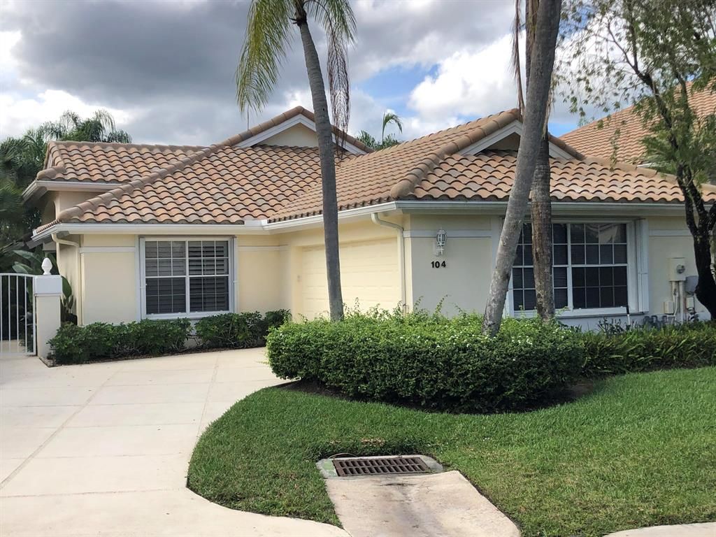Photo of 104 Eagleton Lane, Palm Beach Gardens, FL 33418 (MLS # R10768939)