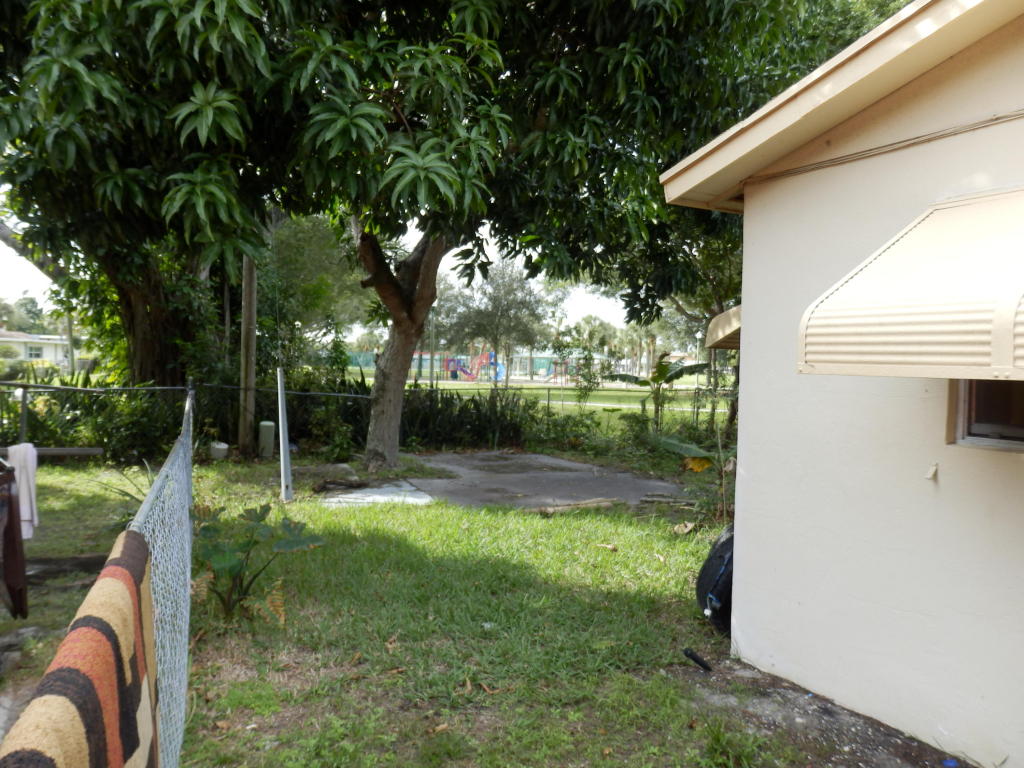 PALM BEACH LAKES SOUTH - Residential