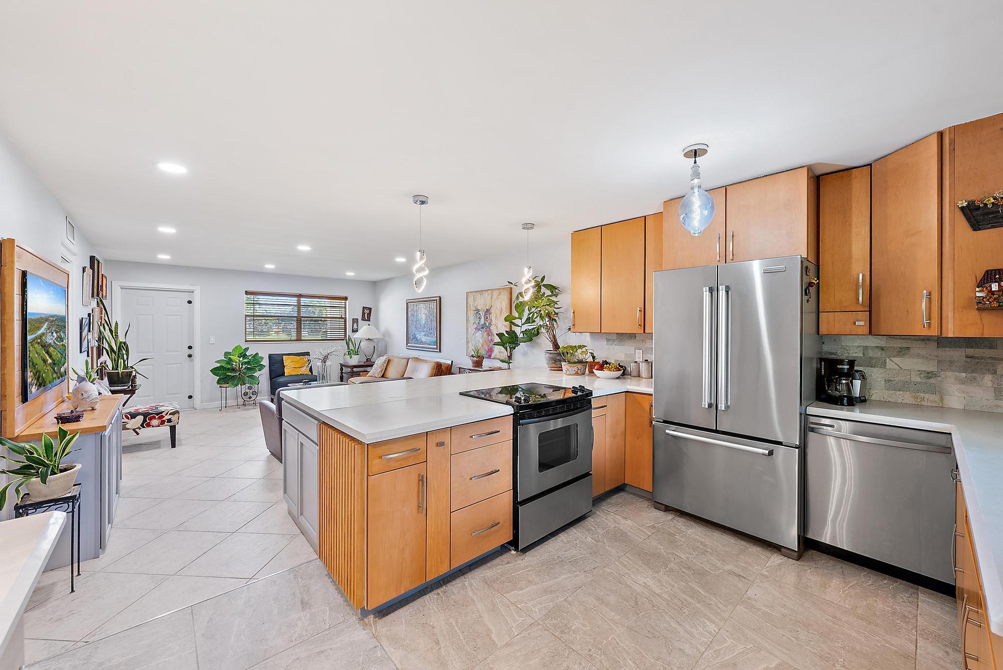 MERIDIAN CONDO 10 - Residential
