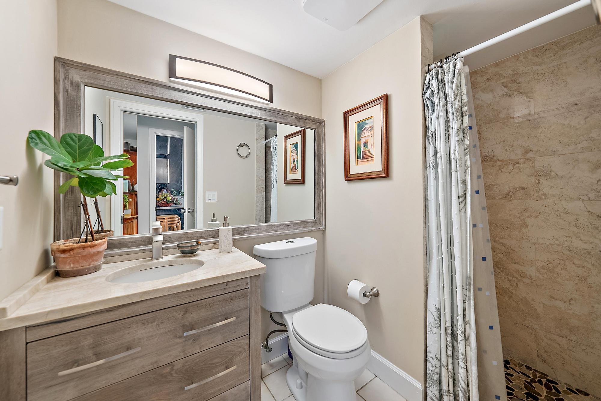 MERIDIAN CONDO 10 - Residential
