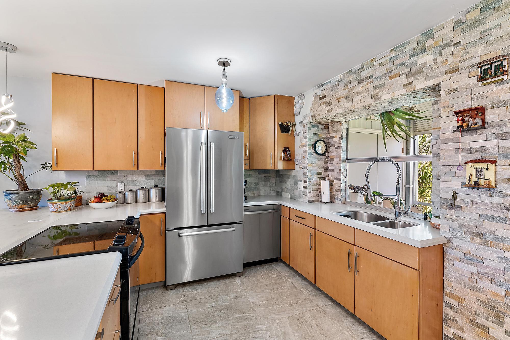 MERIDIAN CONDO 10 - Residential