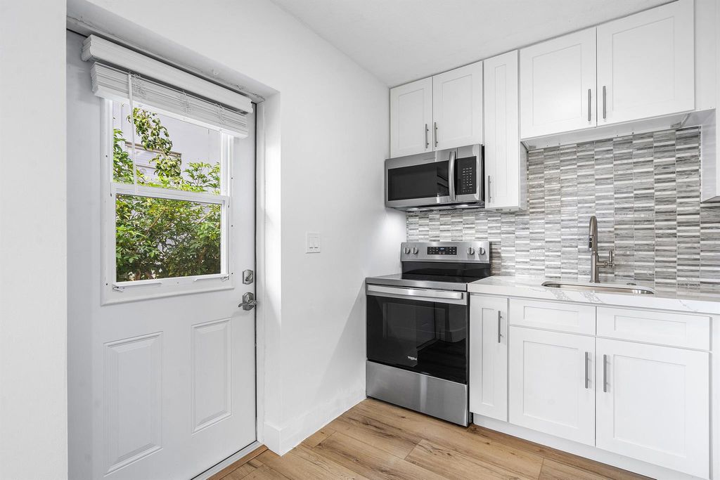 Photo of 1955 NE 3rd Street #3, Deerfield Beach, FL 33441 (MLS # R11123475)