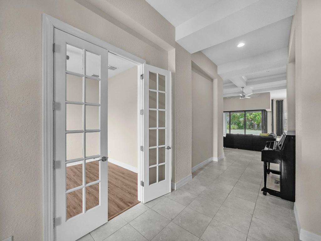 724 SW Sea Green Street