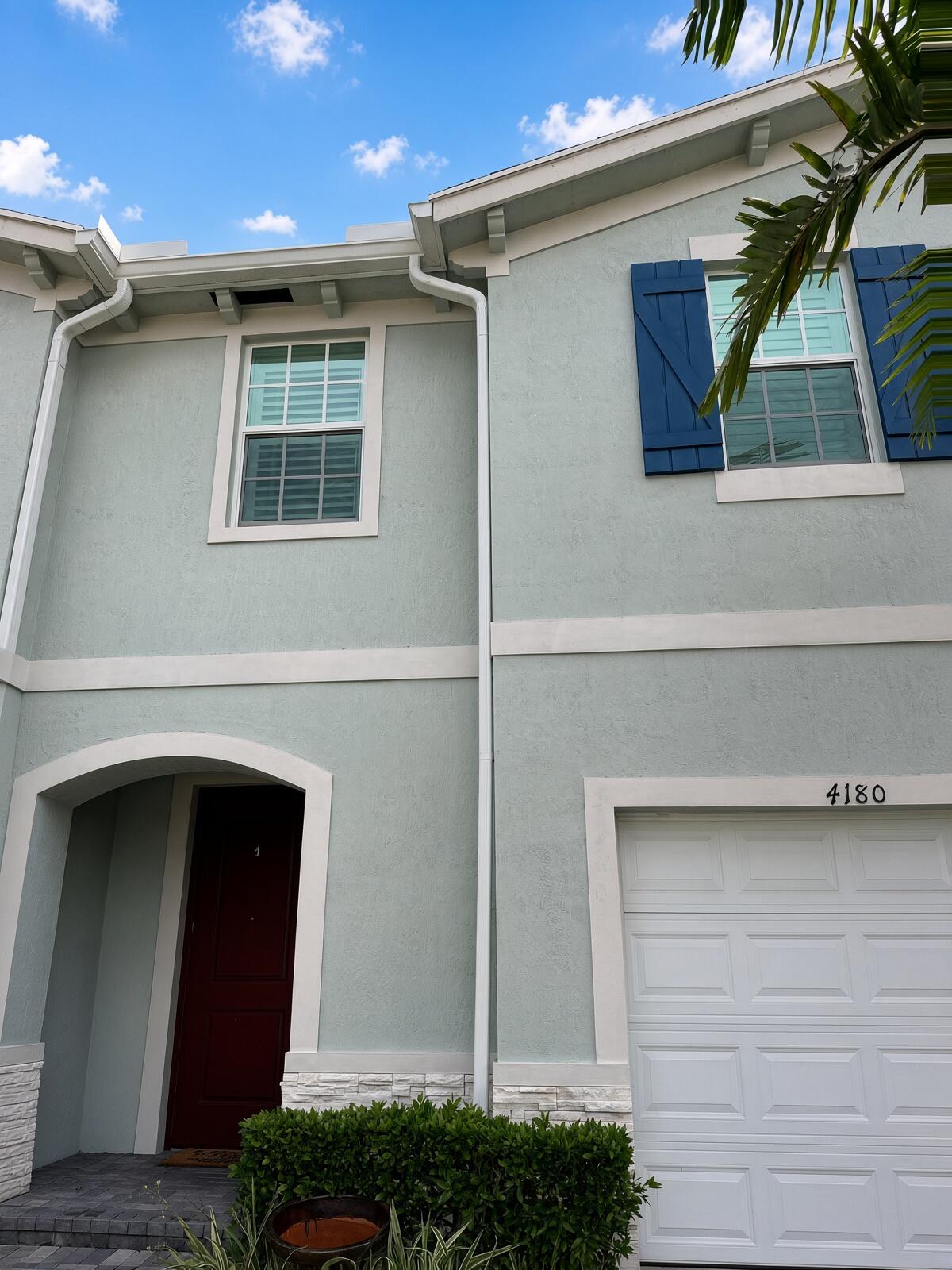 View photos, virtual tours, details... 4180 Lagoon Shore Drive
